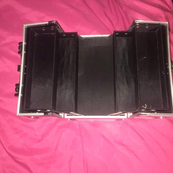 Makeup case - Picture 2 of 5